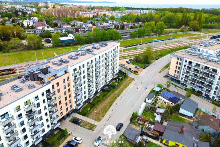 Apartament z Ogródkiem, spacerem nad morzem – 62m² funkcjonalnej przestrzeni - zdjęcie 13